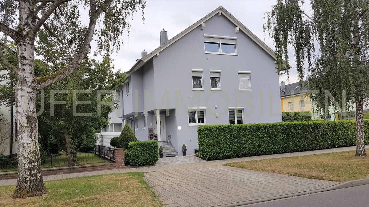 Karlsruhe: Moderne Doppelhaushälfte mit gehobener, exklusiver Ausstattung und großzügiger Raumaufteilung  in begehrter Lage von Karlsruhe  Karlsruhe: Moderne Doppelhaushälfte mit gehobener, exklusiver Ausstattung und großzügiger Raumaufteilung  in begehrter Lage von Karlsruhe