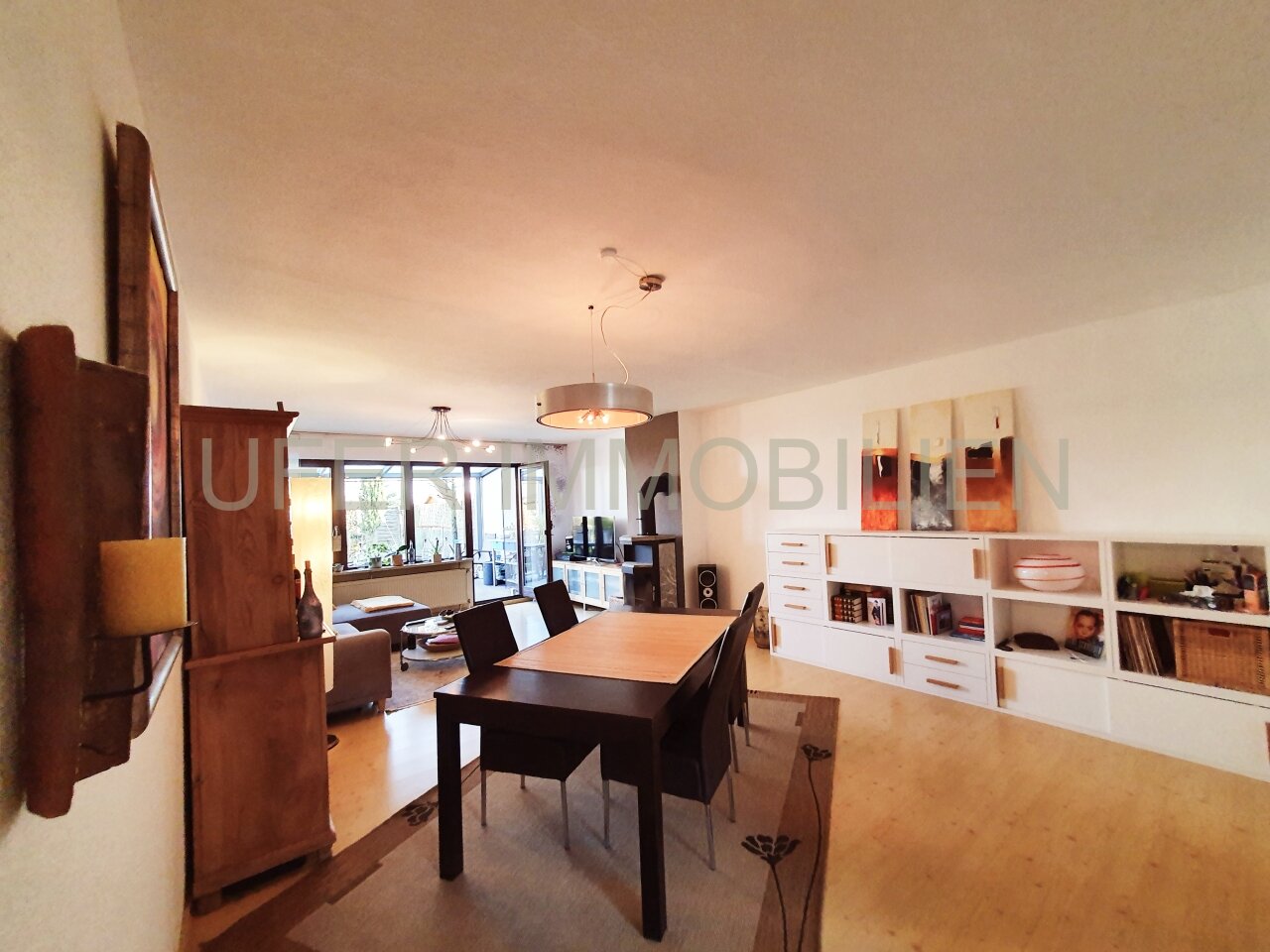 Landau: Fantastische Wohnung mit Garten und Pool  Landau: Fantastische Wohnung mit Garten und Pool