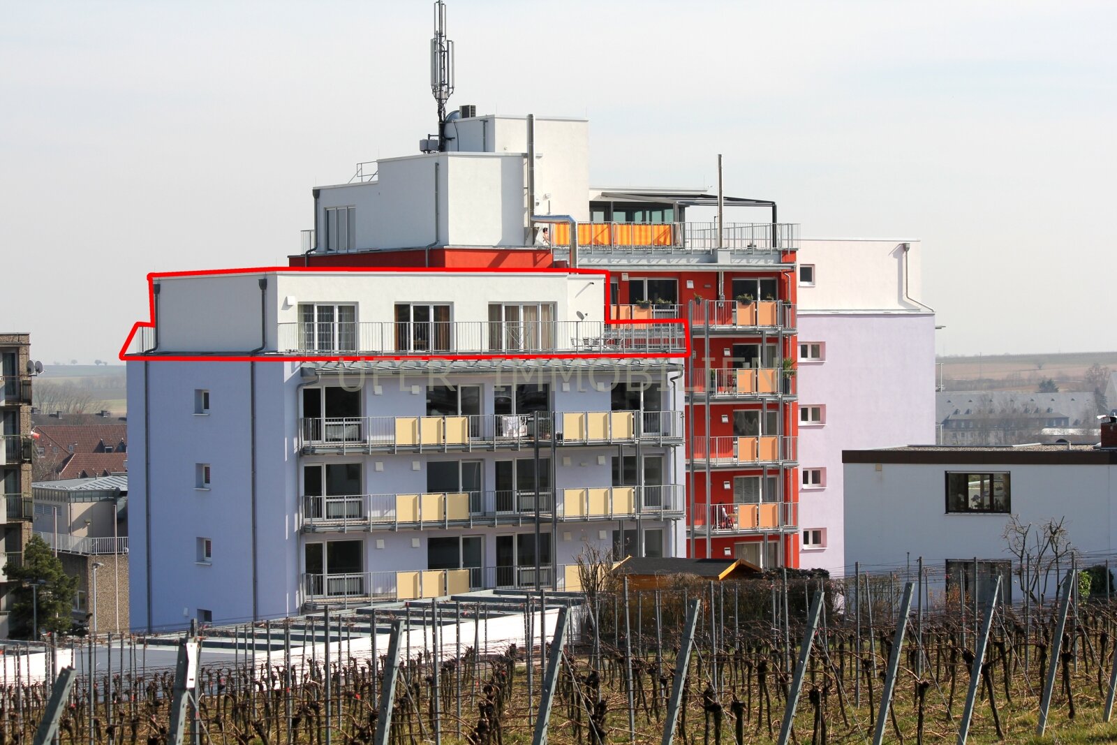 Helle, großzügige 3-Zimmer Penthouse mit traumhaften Fernblick - zentrale Lage