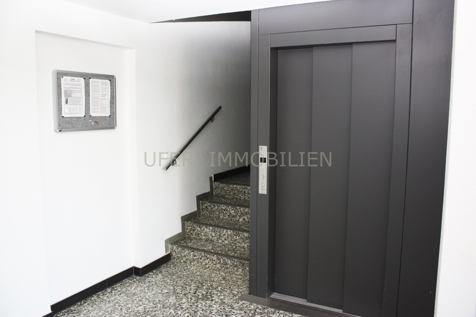 Helle, großzügige 3-Zimmer Penthouse mit traumhaften Fernblick - zentrale Lage