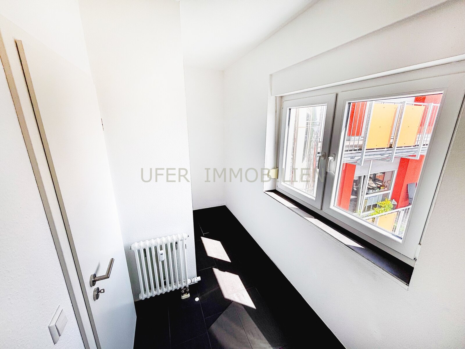 Helle, großzügige 3-Zimmer Penthouse mit traumhaften Fernblick - zentrale Lage