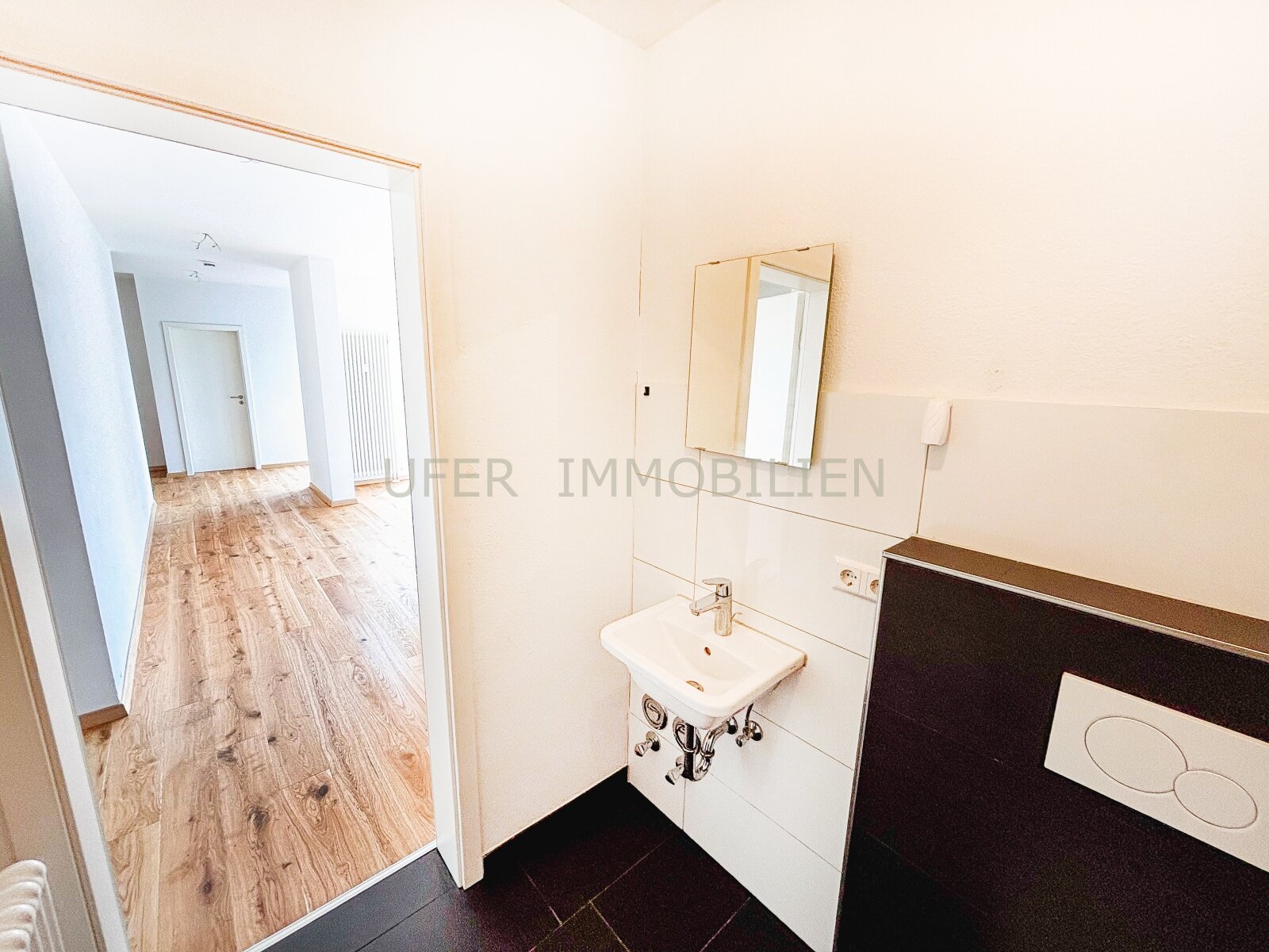 Helle, großzügige 3-Zimmer Penthouse mit traumhaften Fernblick - zentrale Lage