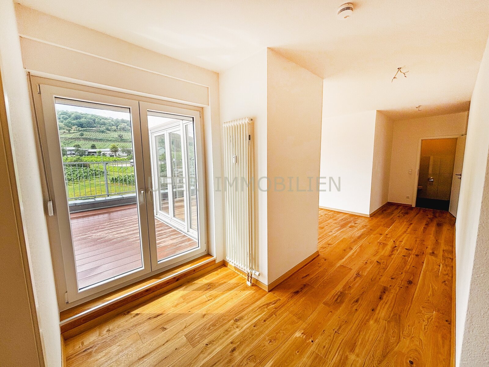 Helle, großzügige 3-Zimmer Penthouse mit traumhaften Fernblick - zentrale Lage