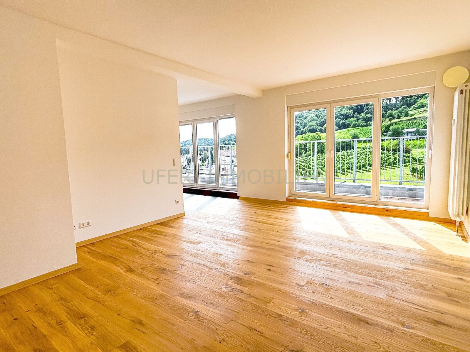 Helle, großzügige 3-Zimmer Penthouse mit traumhaften Fernblick - zentrale Lage