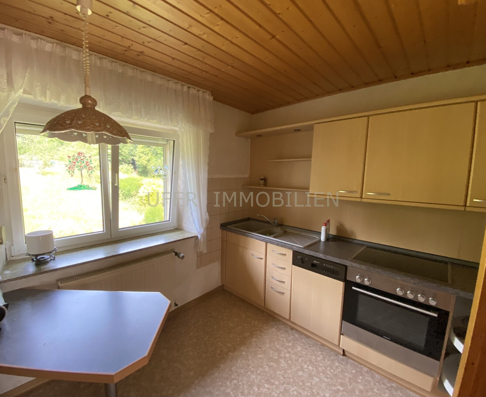 Freistehendes Einfamilienhaus mit großem Garten in ruhiger Waldrandlage