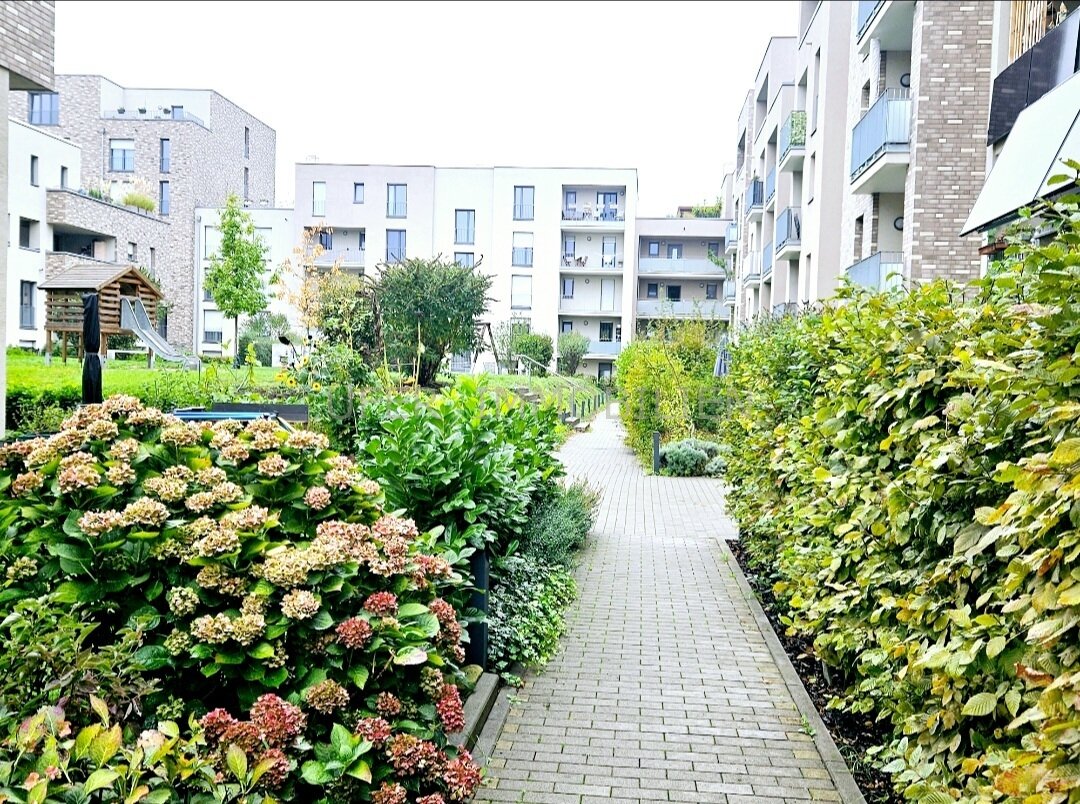 Moderne, lichtdurchflutete 2-Zimmer-Wohnung mit zwei Balkonen und Tiefgaragenstellplatz