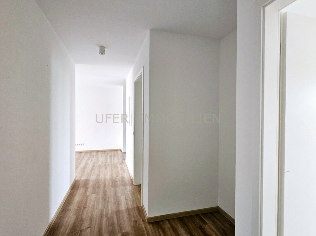 Moderne, lichtdurchflutete 2-Zimmer-Wohnung mit zwei Balkonen und Tiefgaragenstellplatz