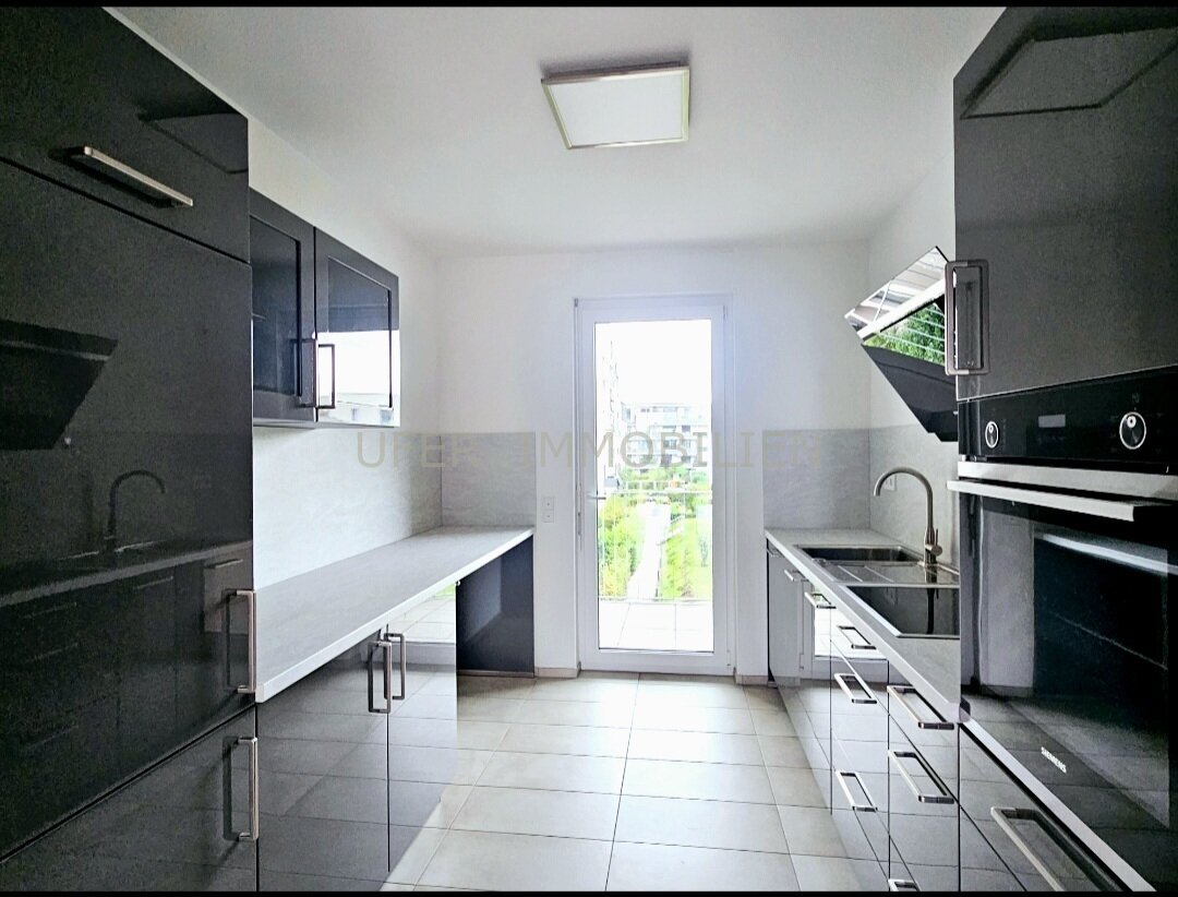 Moderne, lichtdurchflutete 2-Zimmer-Wohnung mit zwei Balkonen und Tiefgaragenstellplatz