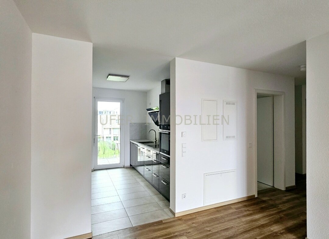 Moderne, lichtdurchflutete 2-Zimmer-Wohnung mit zwei Balkonen und Tiefgaragenstellplatz