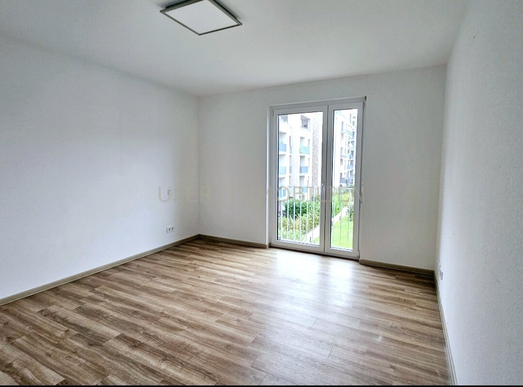 Moderne, lichtdurchflutete 2-Zimmer-Wohnung mit zwei Balkonen und Tiefgaragenstellplatz