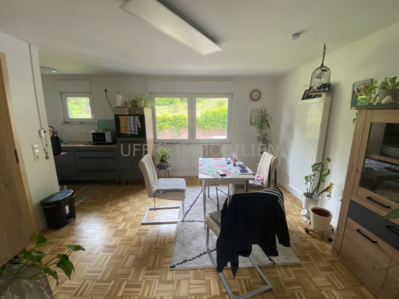 Esszimmer mit Blick in den Garten Esszimmer mit Blick in den Garten