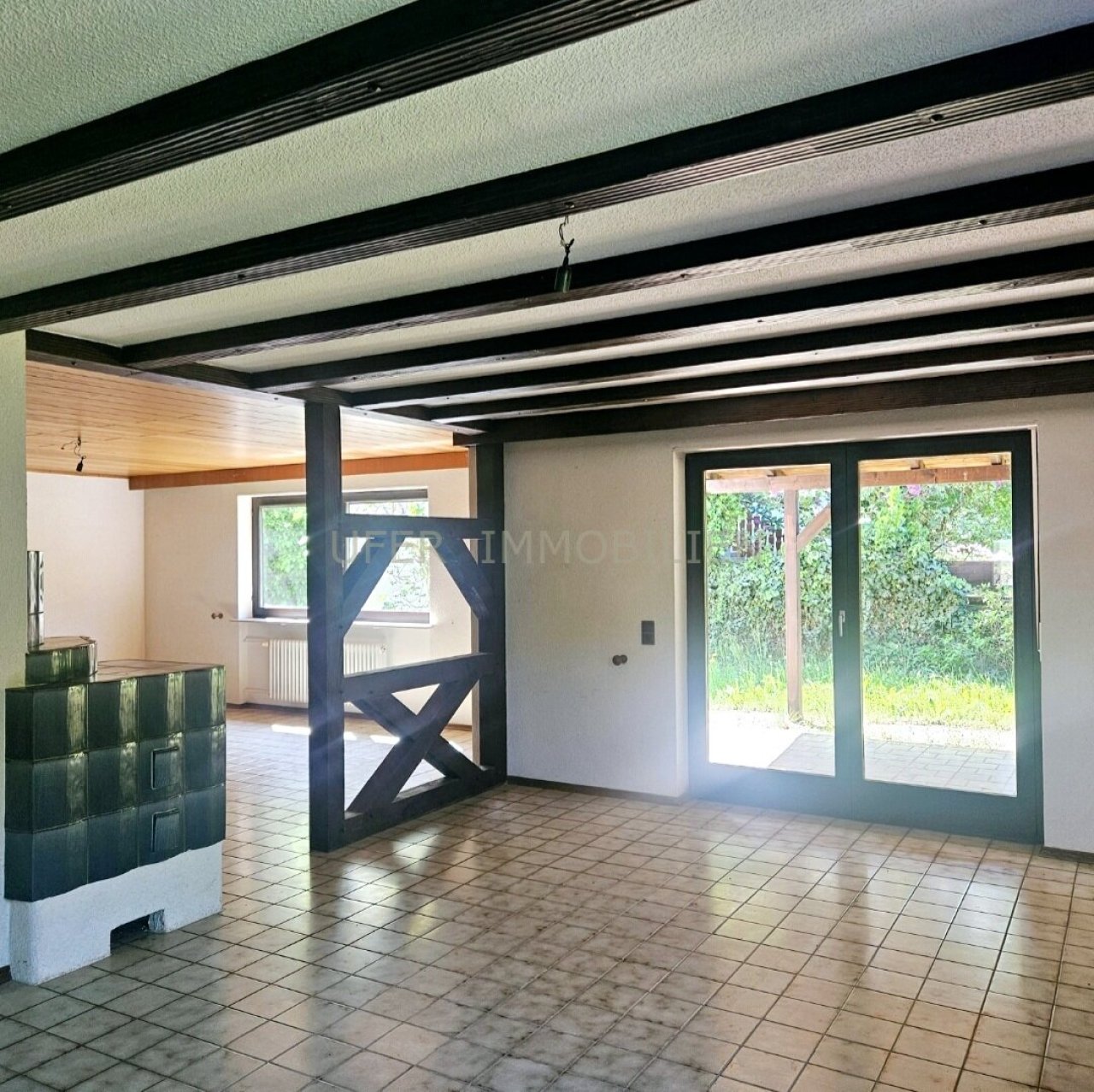 Wohn/Essbereich Ausgang auf die überdachte Terrasse Wohn/Essbereich Ausgang auf die überdachte Terrasse