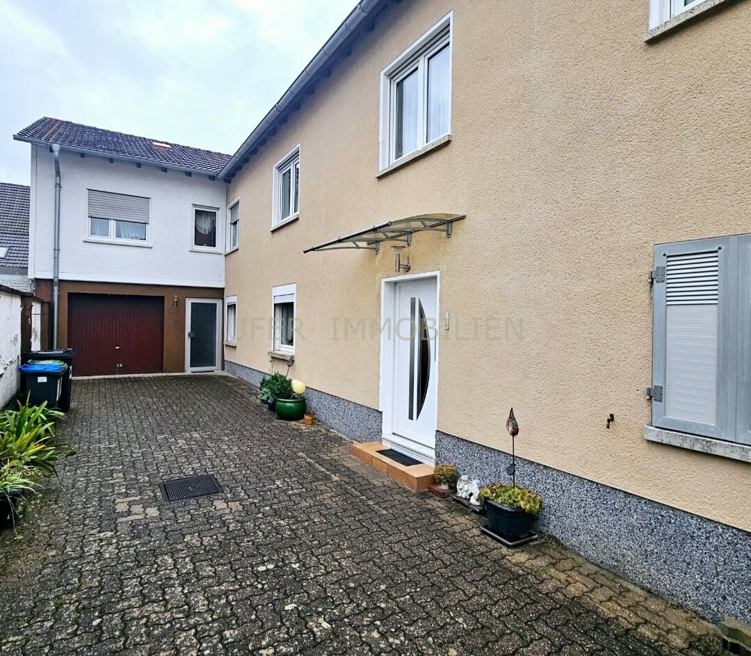 Solides Ein-bis Zweifamilienhaus mit kleinem Garten und Innenhof in Insheim/SÜW