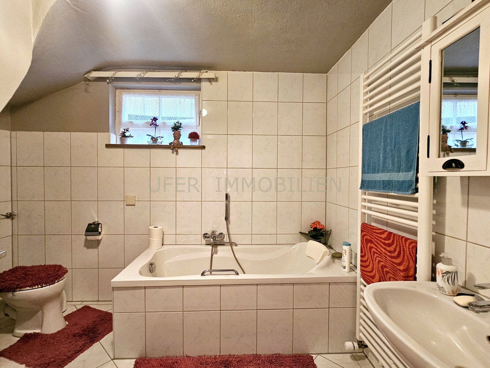 Solides Ein-bis Zweifamilienhaus mit kleinem Garten und Innenhof in Insheim/SÜW