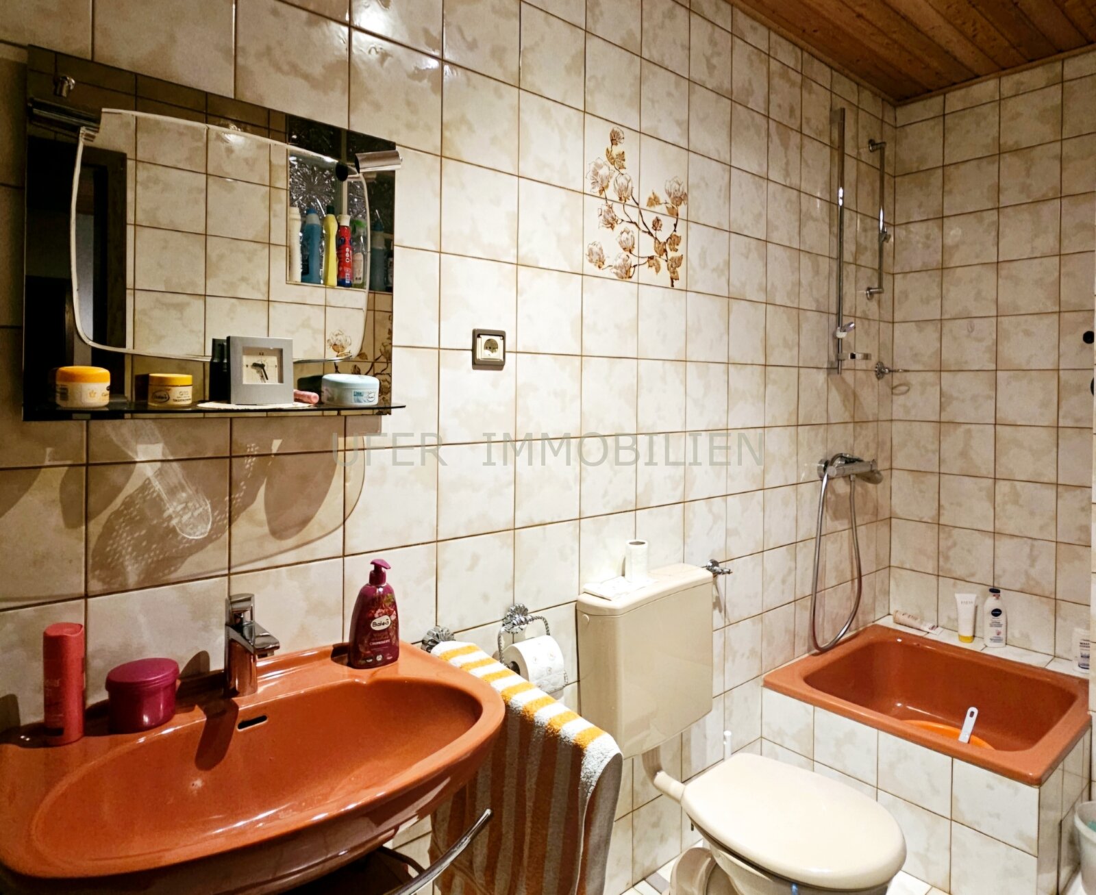 Solides Ein-bis Zweifamilienhaus mit kleinem Garten und Innenhof in Insheim/SÜW