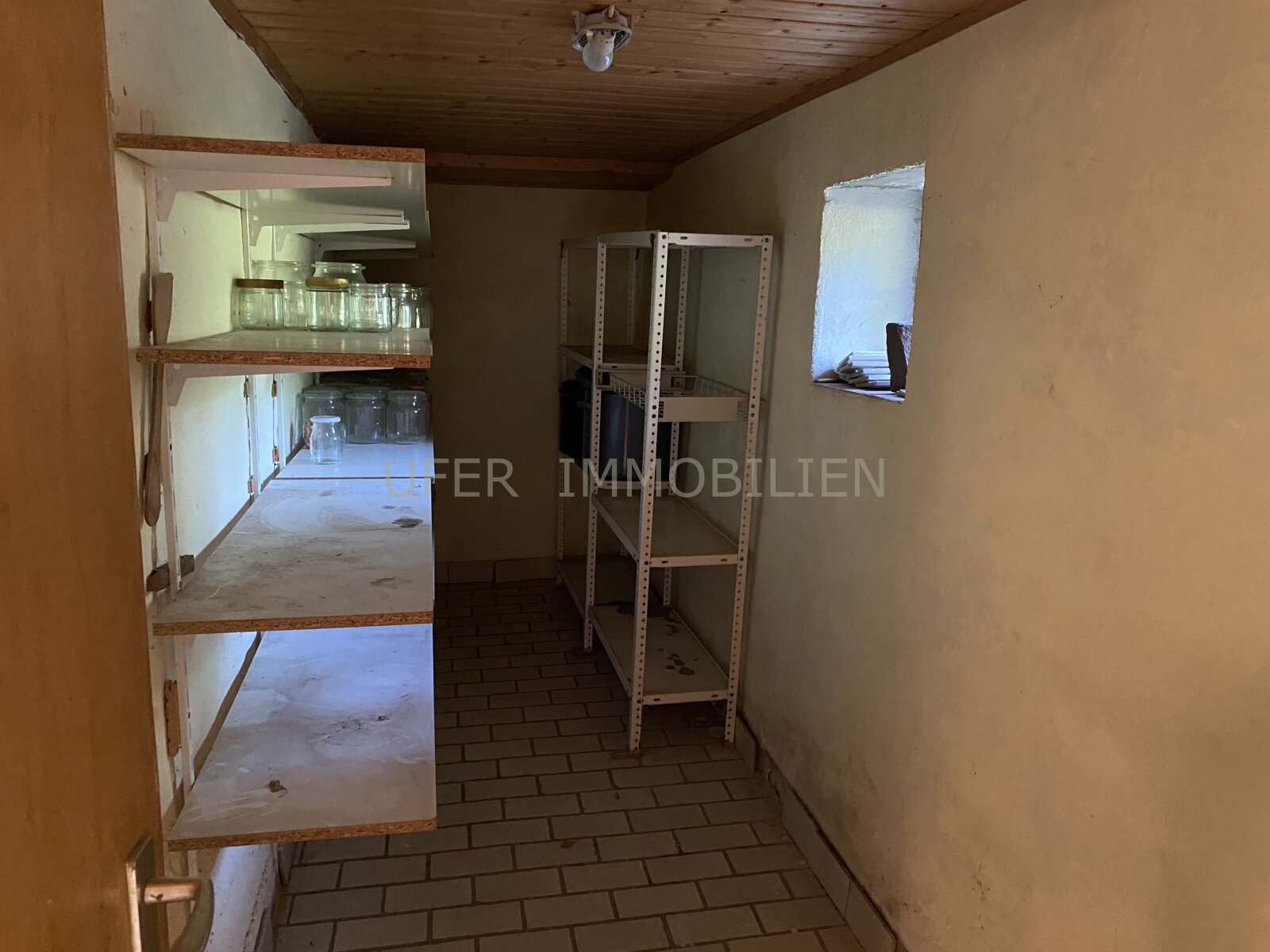 Freistehendes Einfamilienhaus mit großem Garten in ruhiger Waldrandlage – sanierungsbedürftig